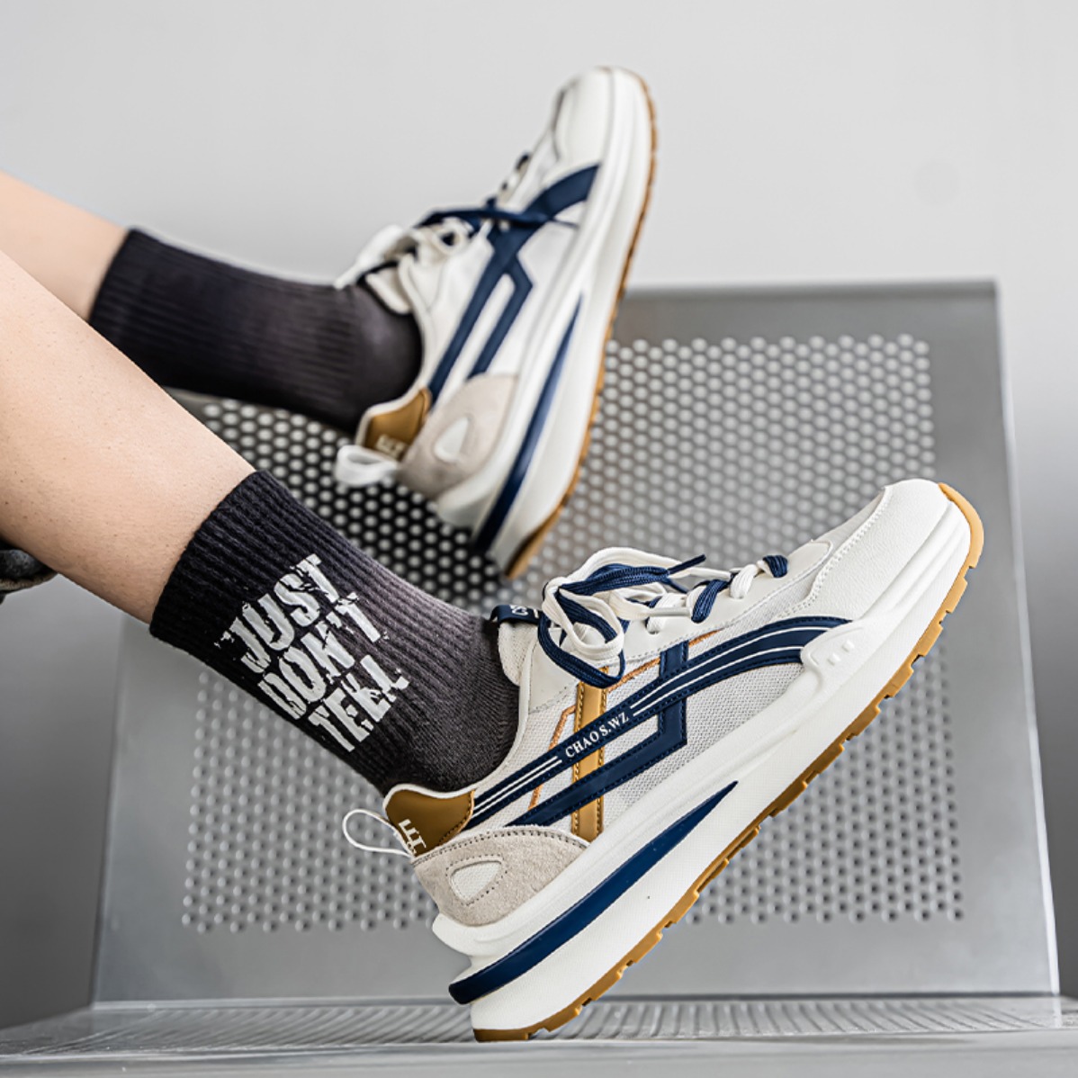 New Men Breathable Thick Sole  - Badminton Shoes ulasan dan harga